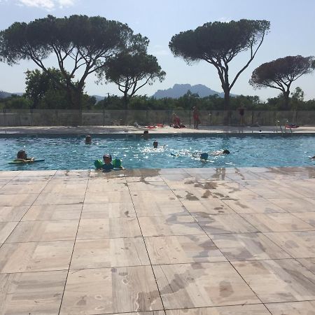 Appartement Neuf Moderne Avec Piscine ピュジェ・シュル・アルジャン エクステリア 写真