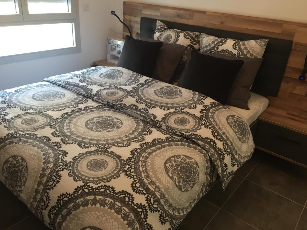 Appartement Neuf Moderne Avec Piscine ピュジェ・シュル・アルジャン エクステリア 写真